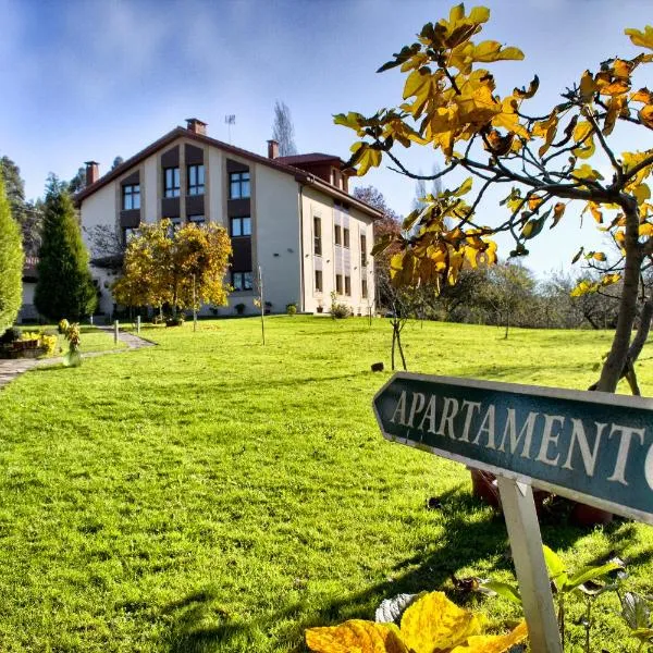 Apartamentos Rurales L'Arquera, hotel in Llanes