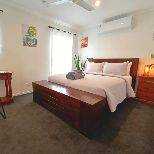 Private Queen Room Separate Toilet, hotel u gradu 'Holmview'