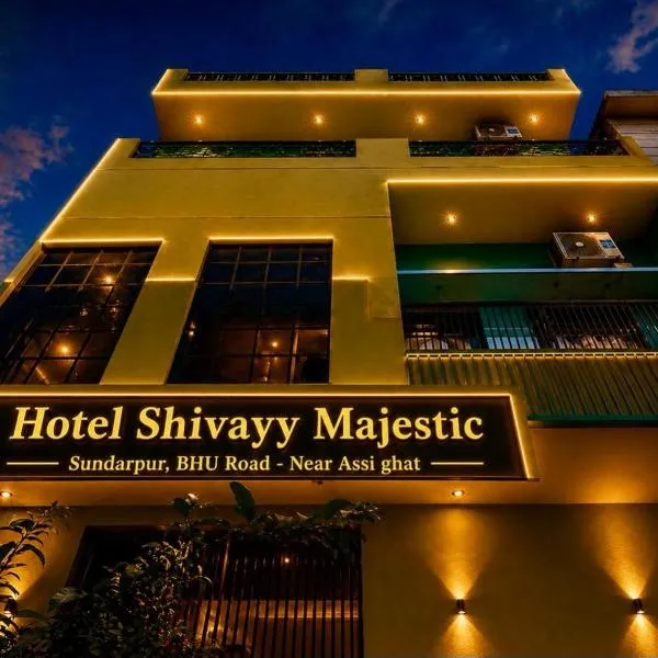 HOTEL SHIVAYY MAJESTIC - BHU Sundarpur Road 3km from KASHI VISHWANATH TEMPLE – hotel w mieście Waranasi