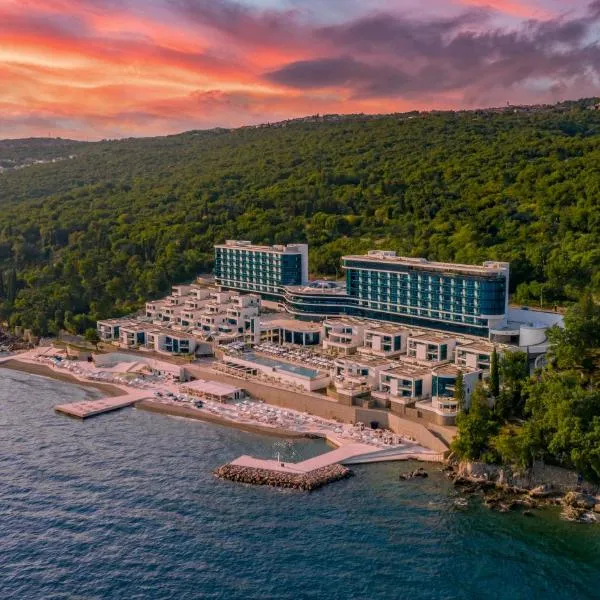 Hilton Rijeka Costabella Beach Resort And Spa: Rijeka şehrinde bir otel