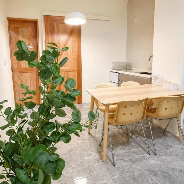 古栗House-2至6人包層公寓民宿-每層皆為獨立出入口-民宿編號2148號, hotel in Taitung City