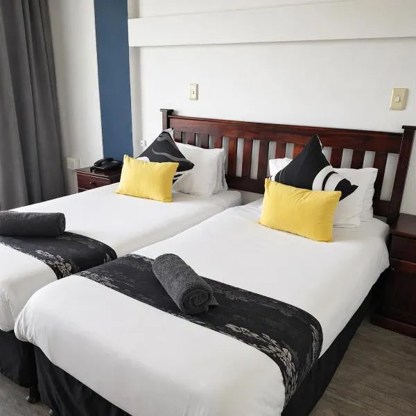 Hoedjiesbaai Hotel, hotel di Saldanha