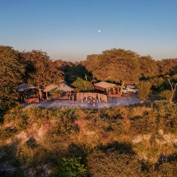 Camp Naledi - Exclusive Safari Tented Lodge with River View I Full Board I Natural Plunge Pools I Free WiFi، فندق في Botie