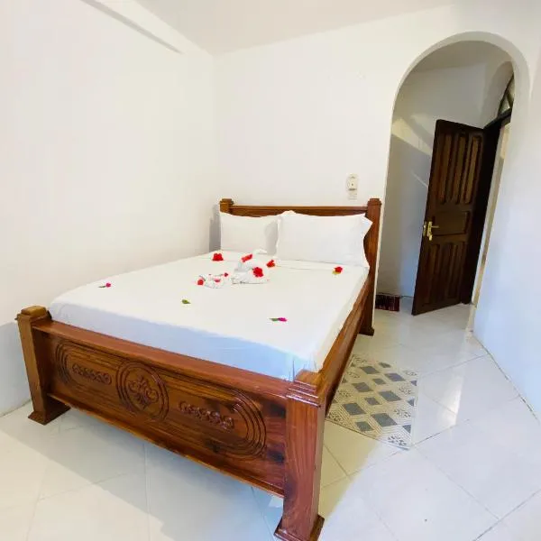 Hello Rafiki Hotel - Kelele Square, hotell i Ngambo