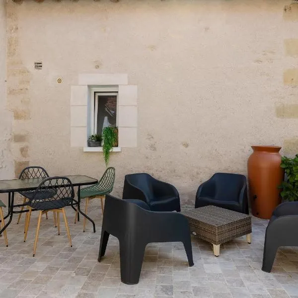 Gite De La Ferme De La Dalbeine, hotell i Veuzain-sur-Loire