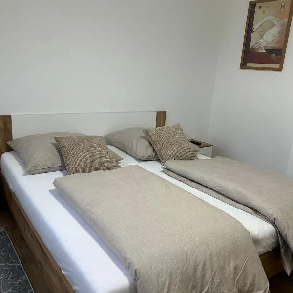 Motel Munsch, хотел в Нойкирхен-Флюн