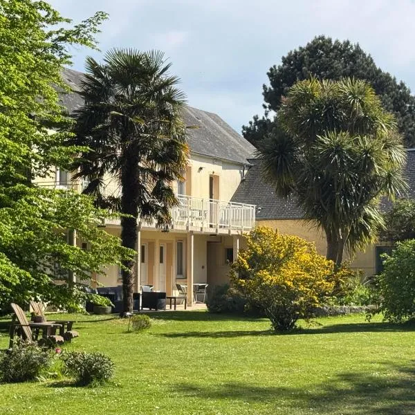 Logis Hôtel La Demeure du Perron, hotel en Quettehou