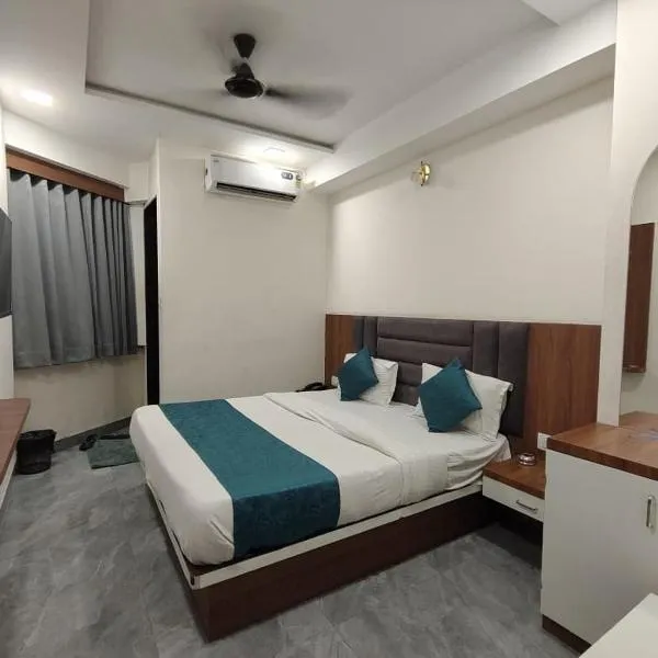 HOTEL EARTH INN, Subhash Bridge, RTO Circle, Ahmedabad, hotel di Ahmedabad