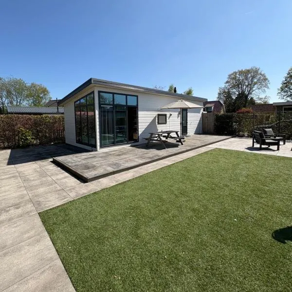 Knus chalet Heidebloem Recreational purposes only โรงแรมในพุทเทิน