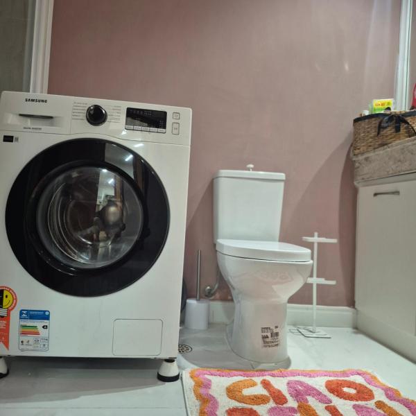 Flat completo e bem localizado em Alphaville com garagem e Alexa - Foto 5
