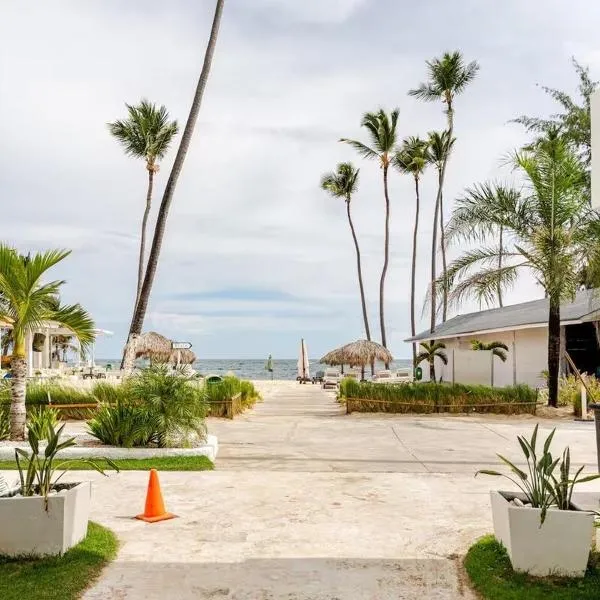 Steps to the Beach, Modern Apartment, hotell i Punta Cana