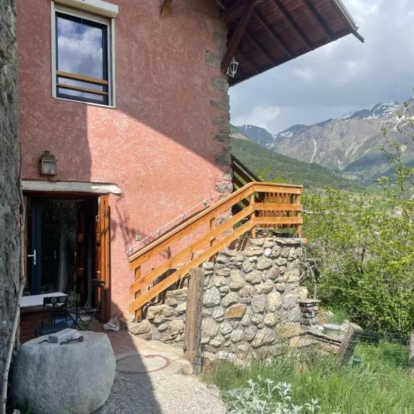 레알롱에 위치한 호텔 Maison ancienne cœur de Parc des Ecrins