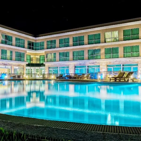 Howard Johnson Neuquen, hotel v mestu Neuquén