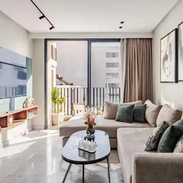 Luxury Dowtown Studio Private Balcony & City Views, hotel in Casablanca