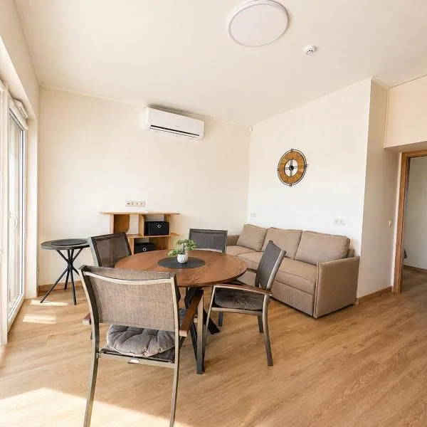 Guest House Klevu 17 โรงแรมในพาลังกา