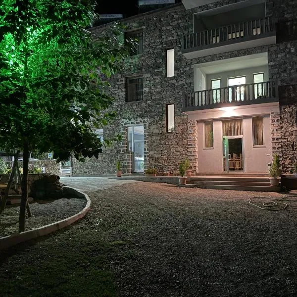 Liga Hotel and Restaurant, מלון בShinuhayr