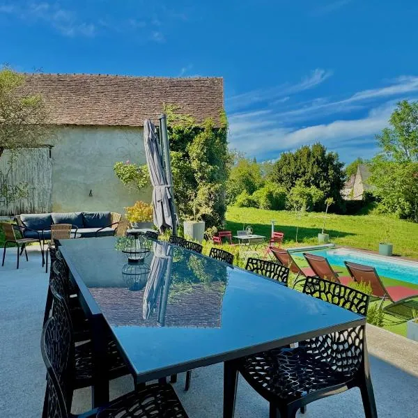 Maison ancienne moderne et design - 6 chambres 6 sdb - avec piscine et grand parc, hotel v destinaci Buxeuil