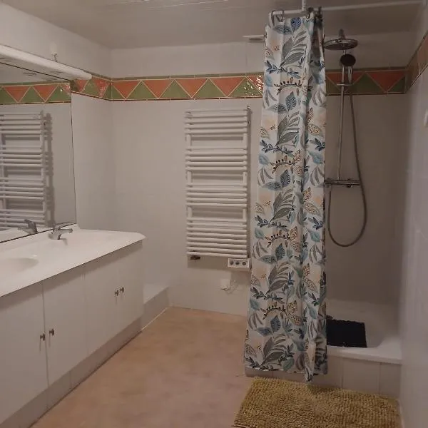 Chambres aux portes de Parthenay, hotel u gradu 'Châtillon-sur-Thouet'