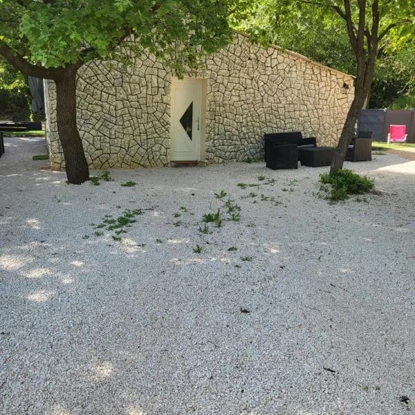 Maison à la campagne, hotel en Tourves