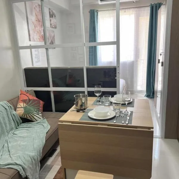 Dagos condo Primeworld with balcony and pool view, готель у місті Mactan Island