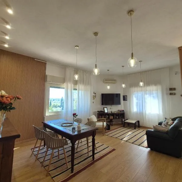 Donna Caterina Cottage Sicily-Hot tub, private parking, WI-FI, hotel sa Pietraperzia