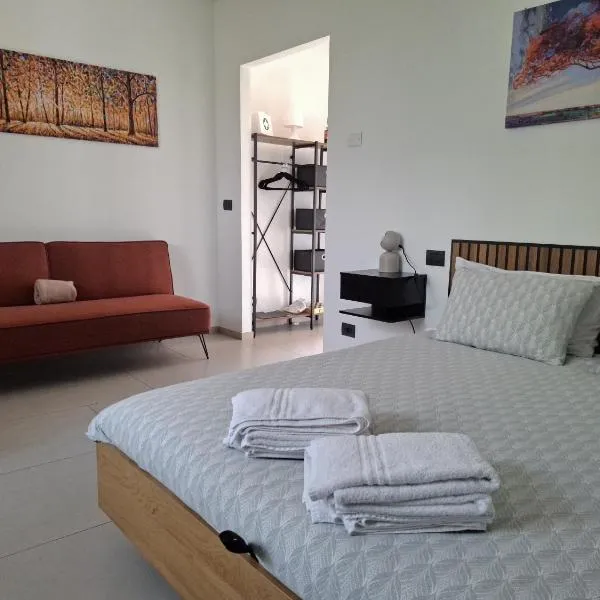 The One Malpensa Rooms, hotel in Vizzola Ticino