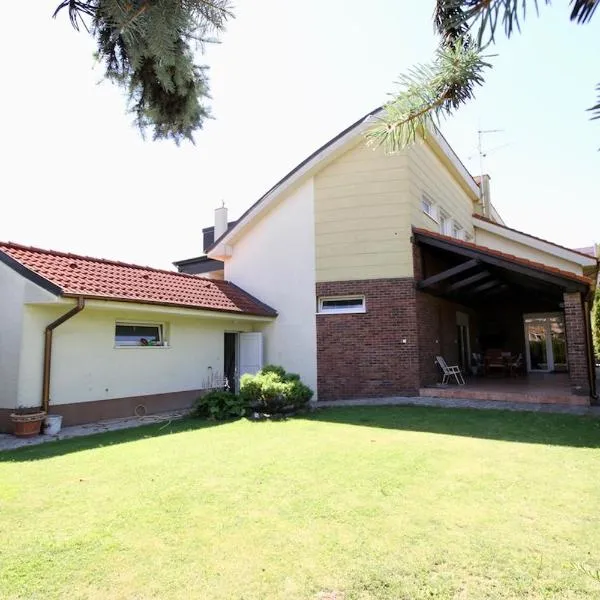 Villa Kysucka-rooms, viešbutis mieste Senecas