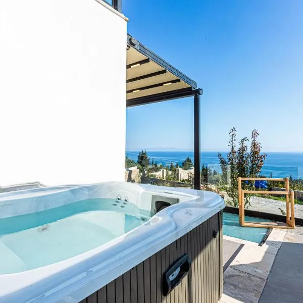 Monkey Luxury Villa, Dhermi Beach - Sea View, Jacuzzi, Free Parking and More, hotel i Gjilek