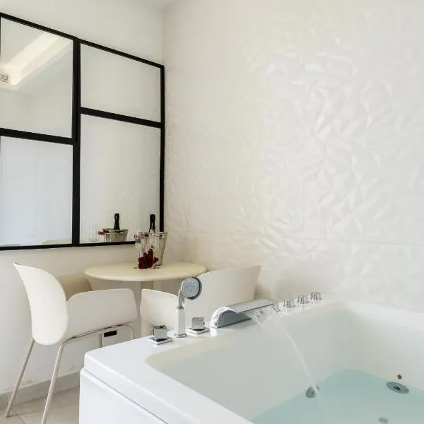 Suite luxe jacuzzi - CANNES SUQUET、カンヌのホテル