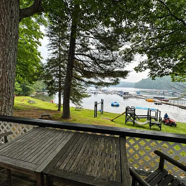 Little Hawk Resort & Marina, готель у місті Algonquin Highlands
