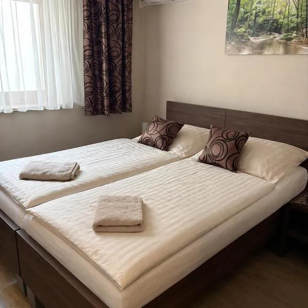 Pikolo - izby na prenájom, Hotel in Nové Mesto nad Váhom