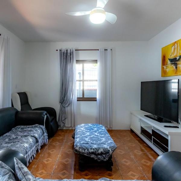 Casa com Churrasqueira e Rede a 210 m da Praia