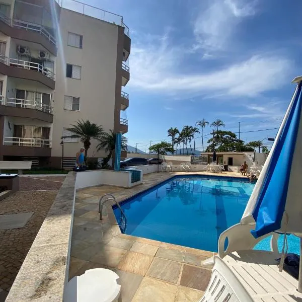 Refúgio Azul Marinho Cobertura em Massaguaçu, hotel in Caraguatatuba