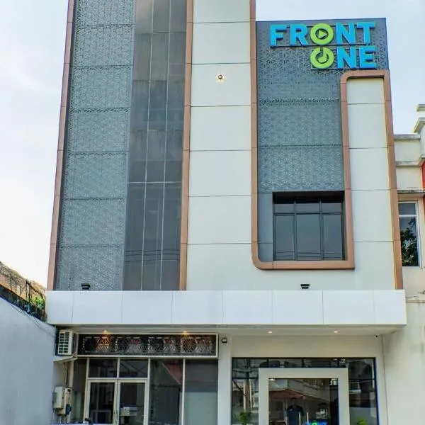 Front One Budget Hotel Tirtonadi Solo, hotel in Solo