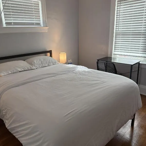 First Floor Room 8 min from Cle Airport Quiet Street All you need, Hotel in 1st District Police Station Heliport