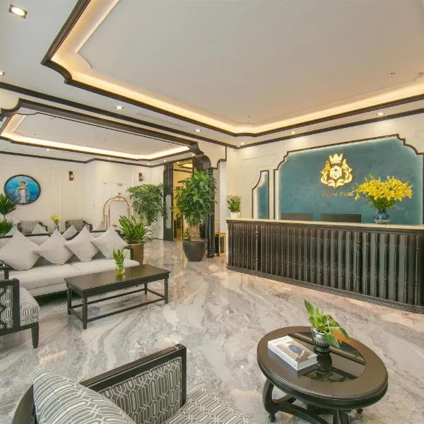 Royal Hotel - Vinhomes Ocean Park 3, hotel v destinaci Ðình Loan