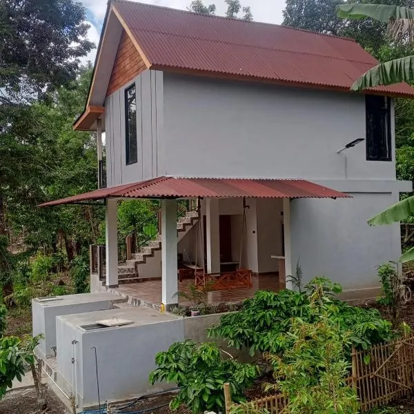 Jon's Paradise Villa and Resto – hotel w mieście Sajang