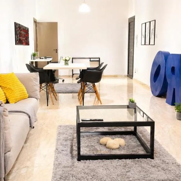 ART- D Deluxe 3 BR Apartment - Breakbooking CY, hotel en Limassol