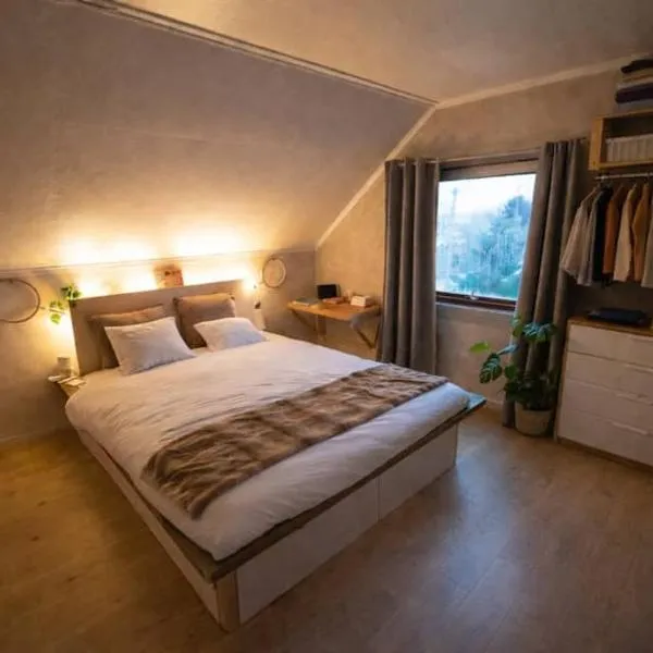 Elys room - The LOWFO House Lofoten, hotel en Moskenes