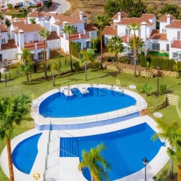 Sunny Hills Sea View Apartment with Private Rooftop Terrace, hotel v destinaci Mijas Costa