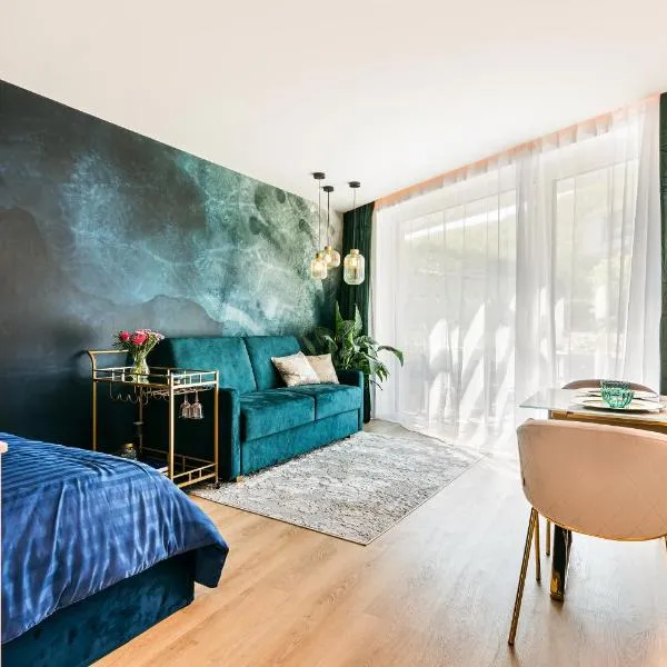 Boutique studio Diorit with garage and terrace, Hotel in Komín