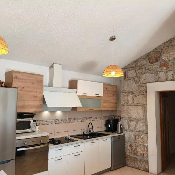 Apartment Nada, hotel in Rogoznica