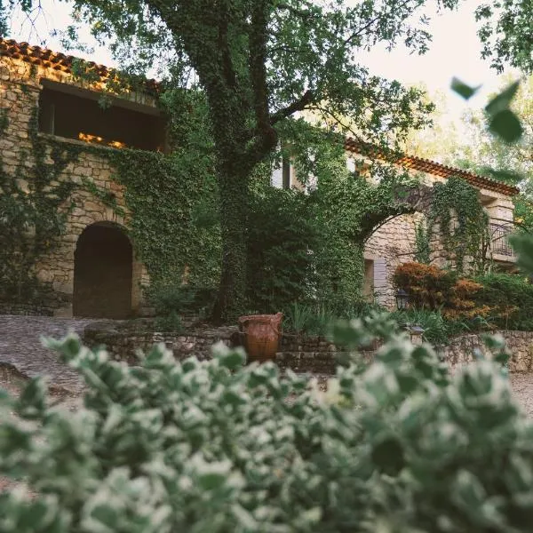 Hôtel Le Rocher des Abeilles, hotelli kohteessa Saint-Martin-de-Castillon