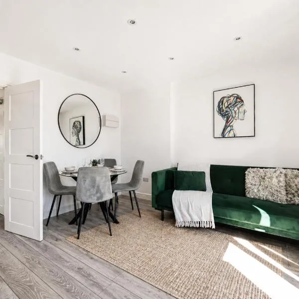 Spacious Ealing Broadway 1Bed Flat - Terrace & Near Tube, Hotel in Stadtteil Ealing