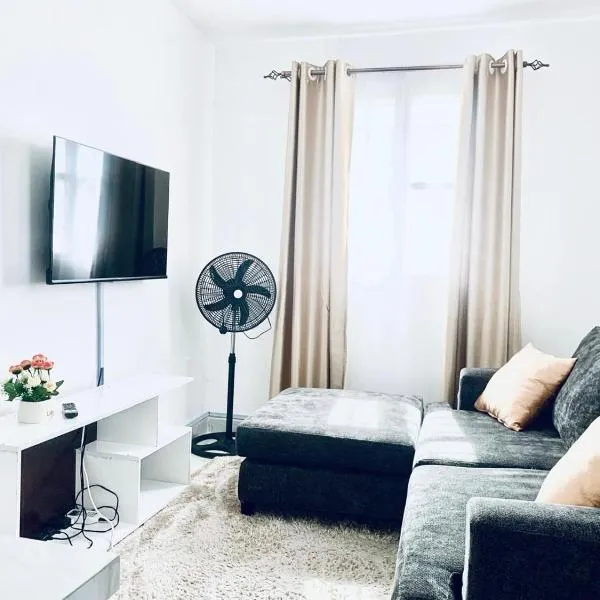 1 bedroom apartment in Mlimani-Kisumu with parking, hotel din Kisumu