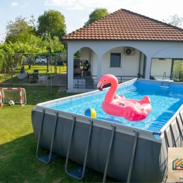 Villa PeSa - Premium Luxury Resort with Pool & Spa, מלון בפודגוריצה