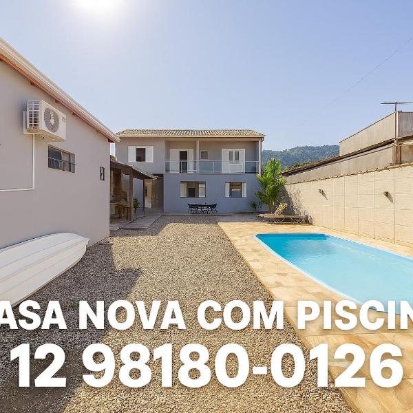Casa de 4 suites com piscina, próxima a praias e do centro de Ubatuba