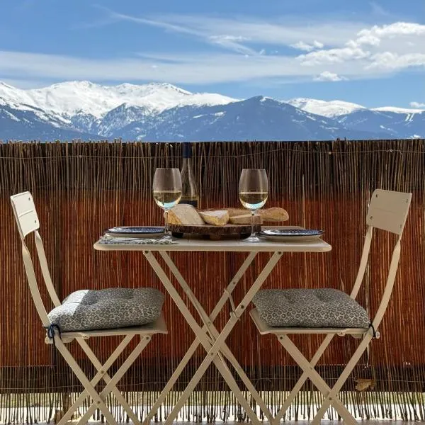 Le Panorama de la Cerdagne- vue magnifique côté sud, hotel a Font-romeu