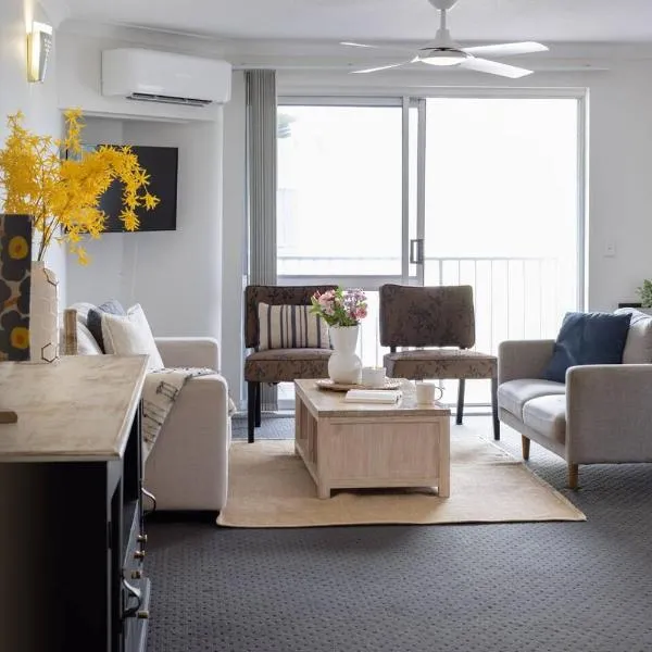 칼룬드라에 위치한 호텔 Coastal Comfort with Ocean Views from Shared Rooftop and Separate Pool