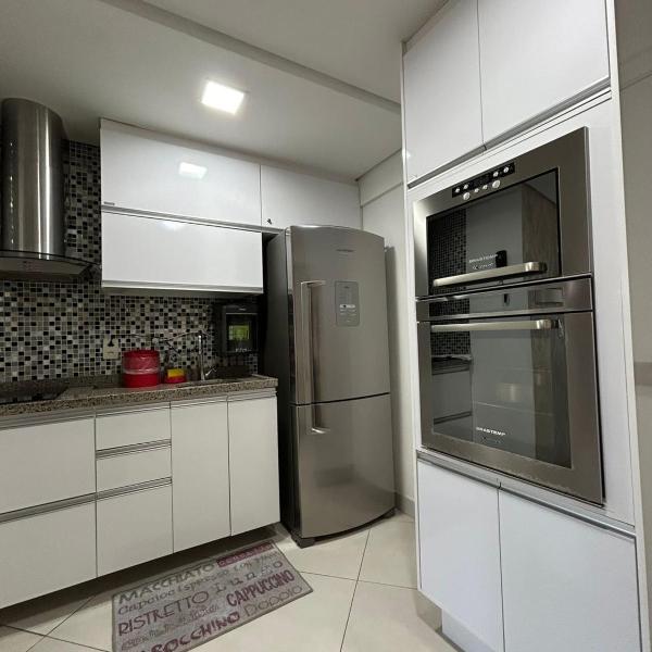 Apartamento beira-mar com piscina